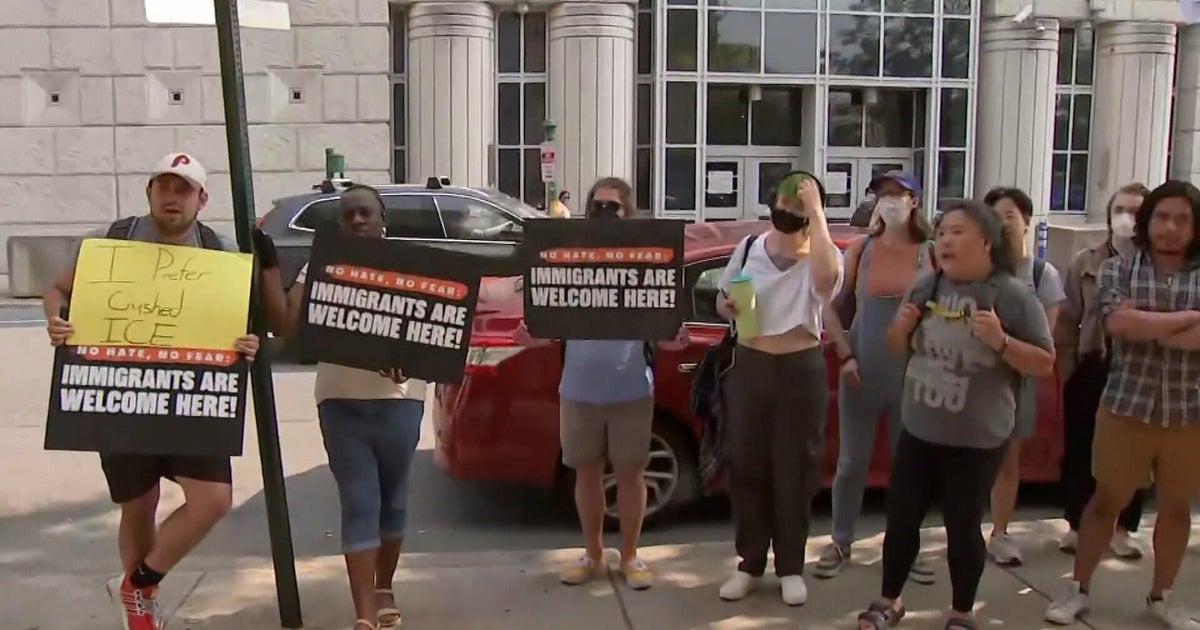 Protesters call for release of asylum seeker detained during routine check-in 