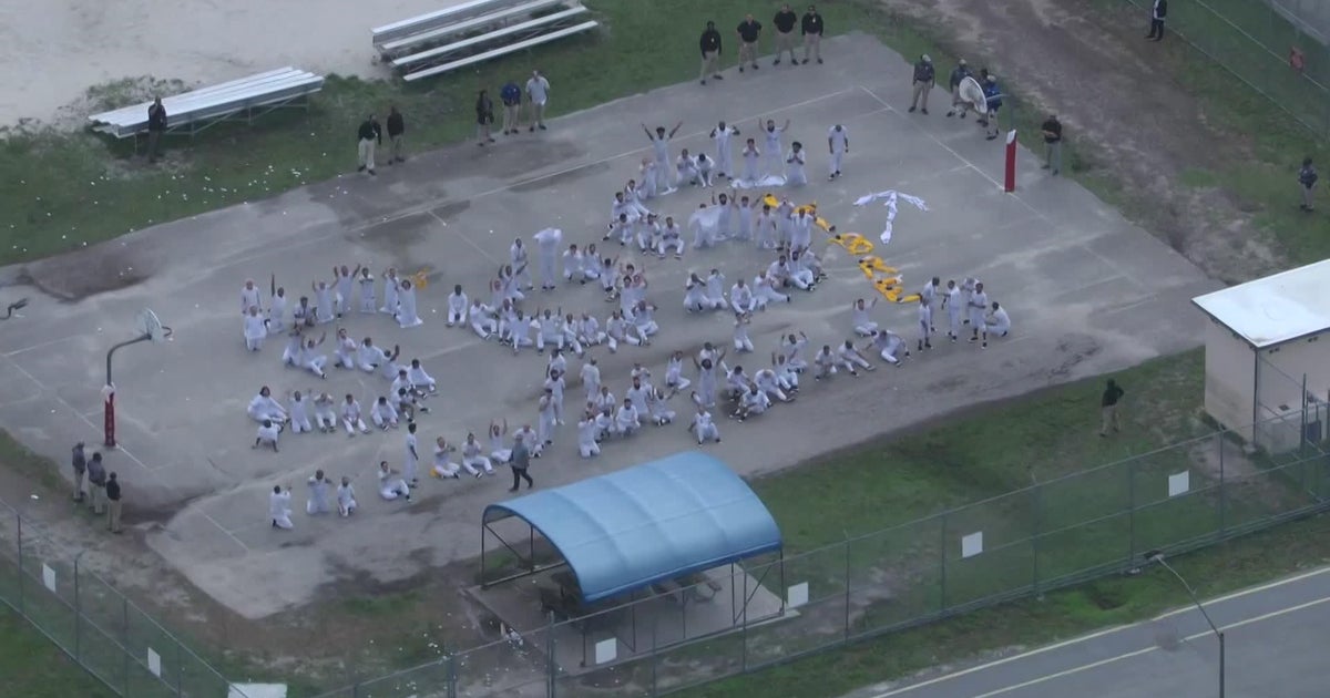Detainees seen signaling Detainees seen signaling