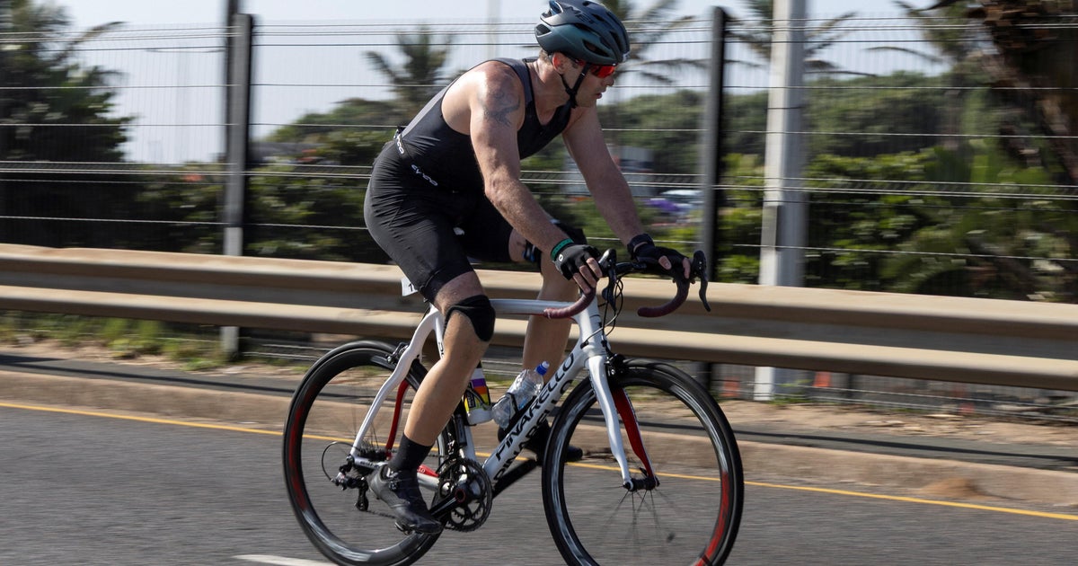Ex-Olympian and convicted murderer Oscar Pistorius returns to racing 