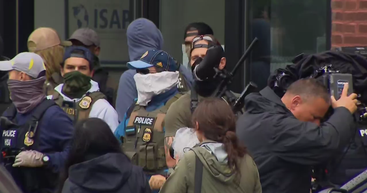 Pritzker responds to ICE operation at South Loop immigration site 