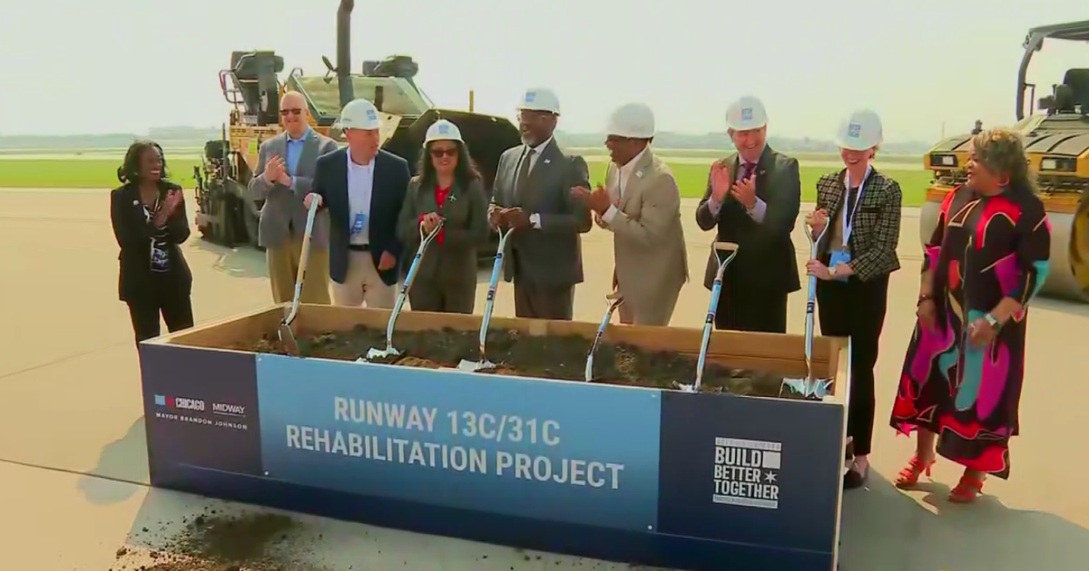 Major runway at Midway Airport gets $47M makeover 