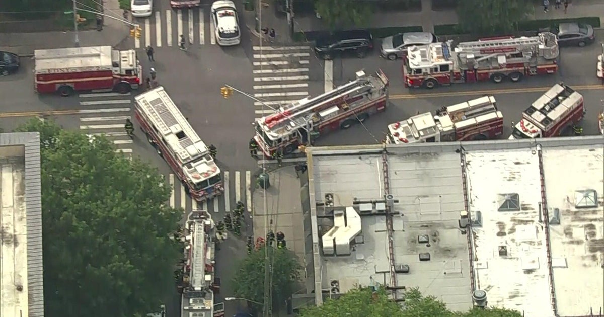 At least 1 hurt after partial roof collapse in Brooklyn, FDNY says 