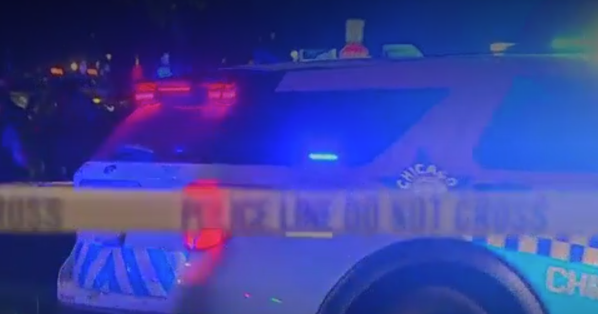 Chicago police officer shot in Chatham neighborhood, search on for suspects 