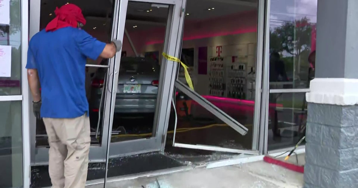 Driver crashes into T-Mobile store after medical emergency, MDSO says Driver crashes into T-Mobile store after medical emergency, MDSO says
