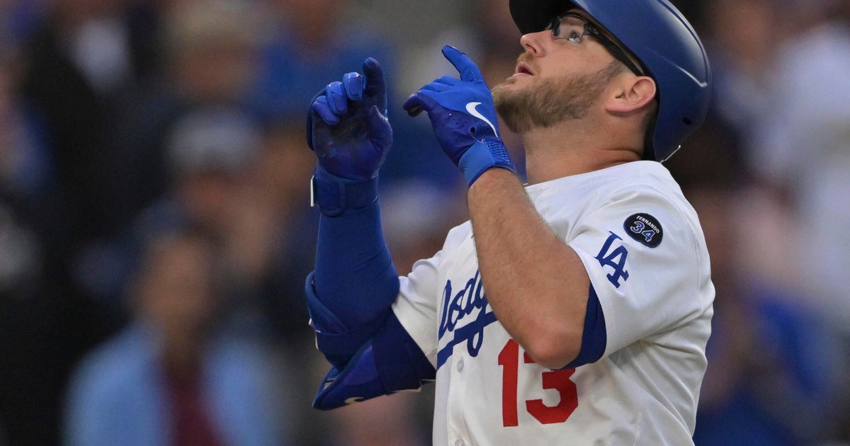 Muncy's 2 homers and Freeman's RBI double lift Dodgers over Mets 6-5 in 10 innings 