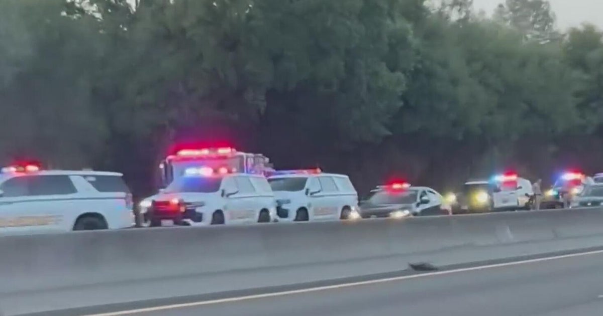 1 dead after SUV driver crashes into tree along freeway in Placer County 