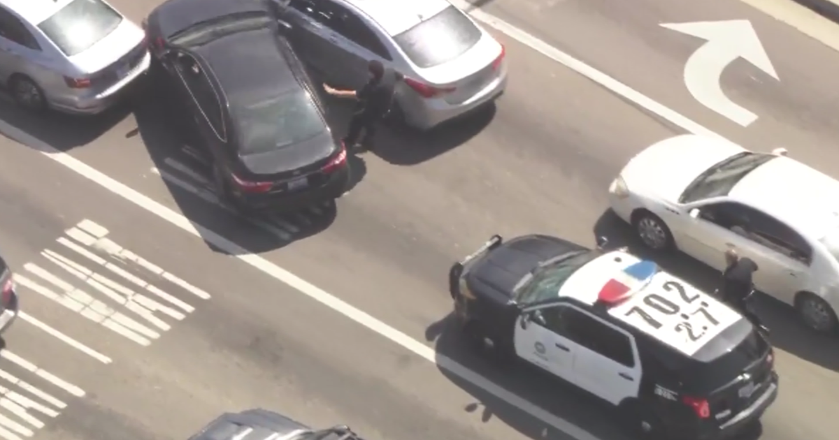 LAPD officers in pursuit of reckless driver in Mid-City 