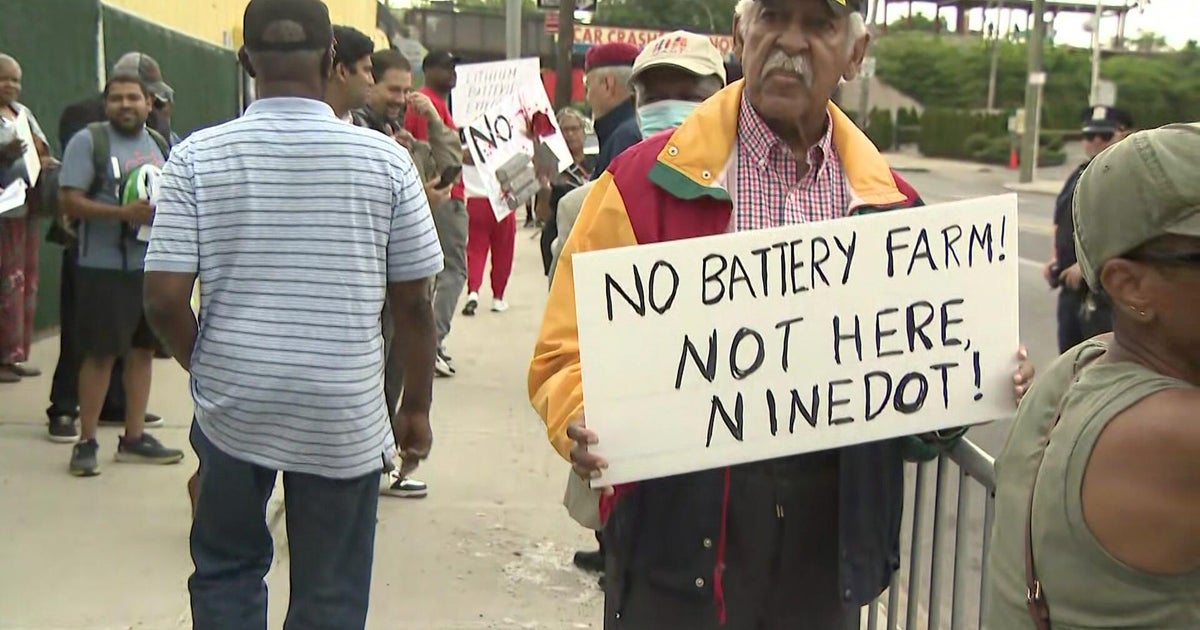 Protest in Queens over lithium-ion battery farm plans 