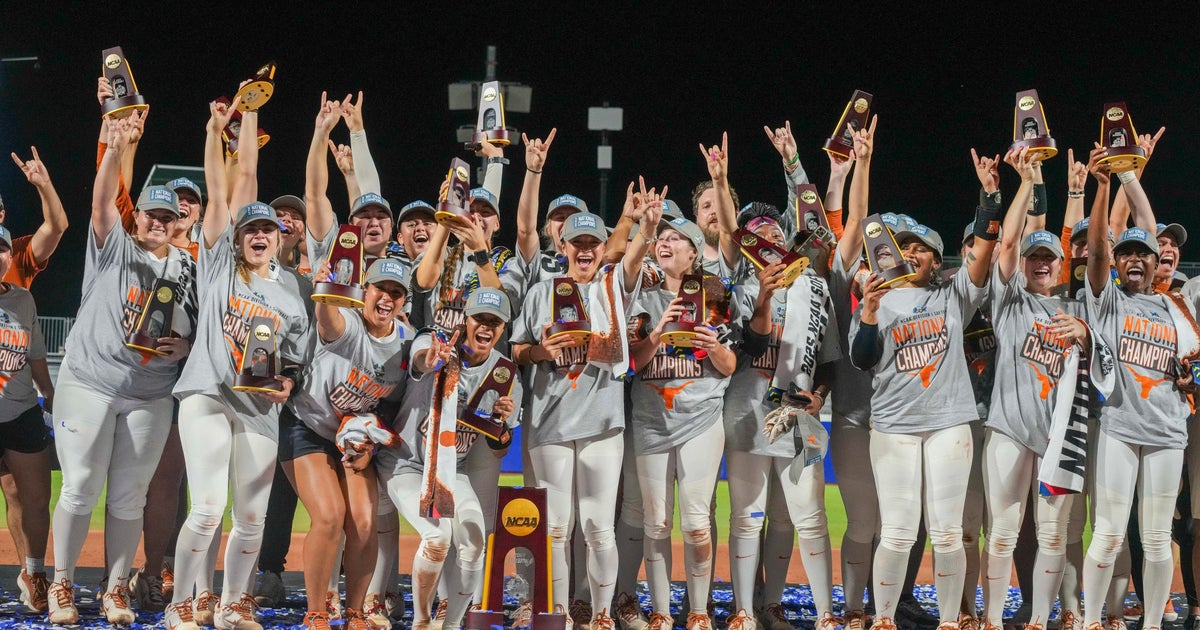 Texas wins its 1st national WCWS championship after beating Texas Tech, 10-4 