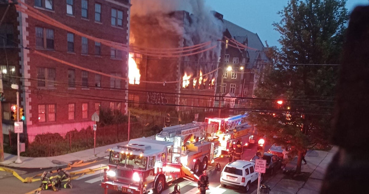 Flames, smoke seen as West Philly apartment fire reaches 4 alarms 