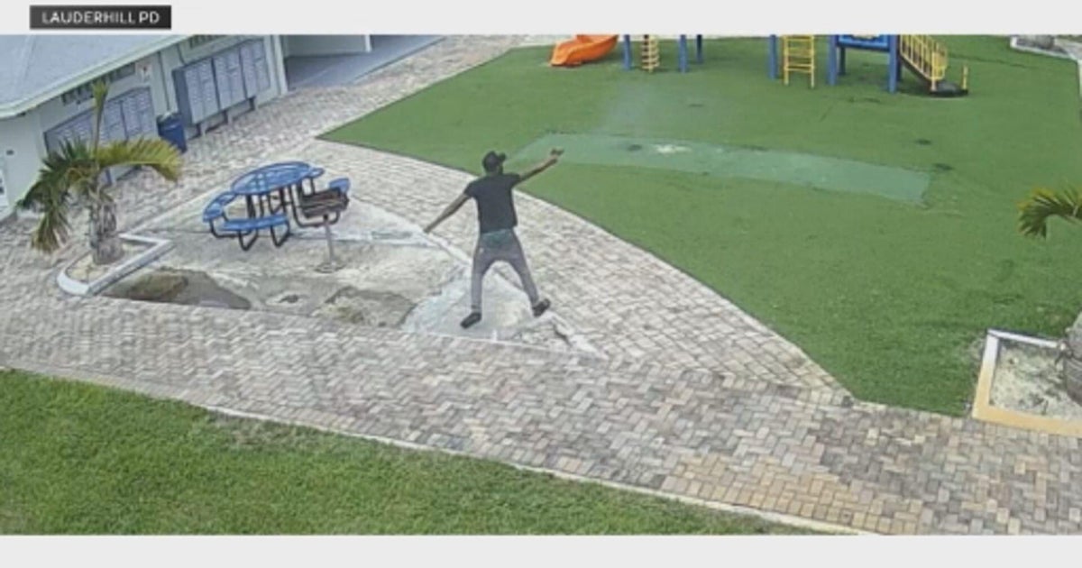 Video shows moments man opens fire at Lauderhill apartment complex, sending 2 teens to hospital Video shows moments man opens fire at Lauderhill apartment complex, sending 2 teens to hospital