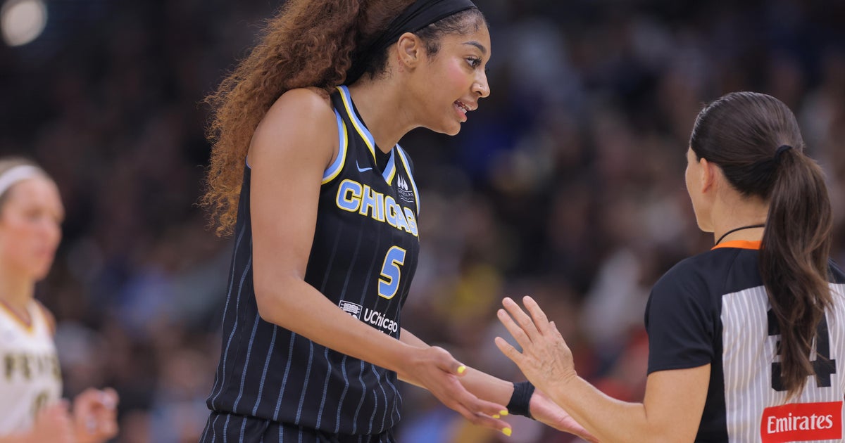 Kelsey Mitchell scores 17 to help Fever beat Sky 79-52 