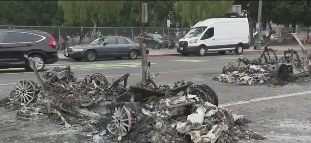 burned-out-waymo-cars.jpg 