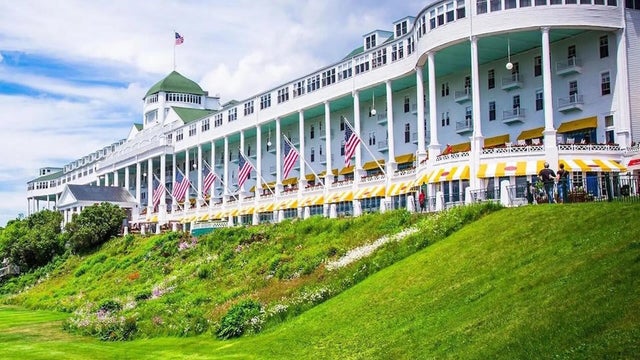 grand-hotel-mackinac-island-exterior.jpg 