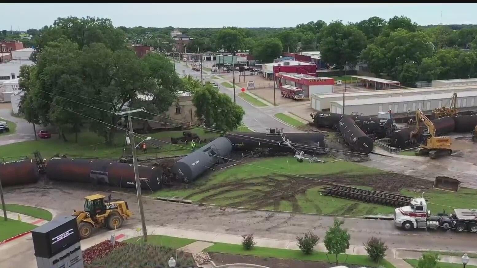 Cleanup continues after train derailment in downtown Waxahachie