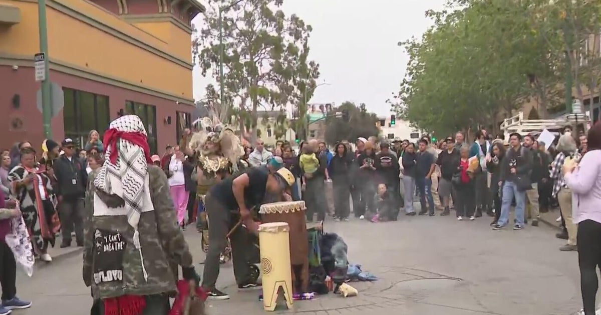 Interfaith vigil in Oakland held to support LA demonstrators, protest ICE 