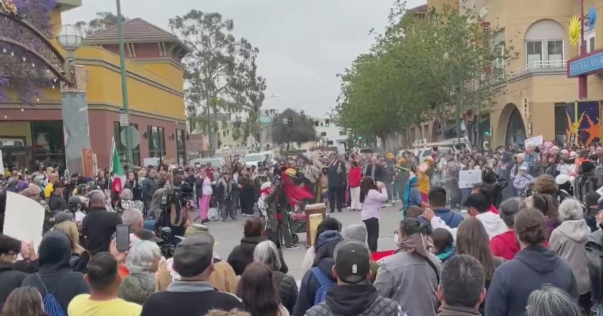 Interfaith vigil in Oakland held to support LA demonstrators, protest ICE 