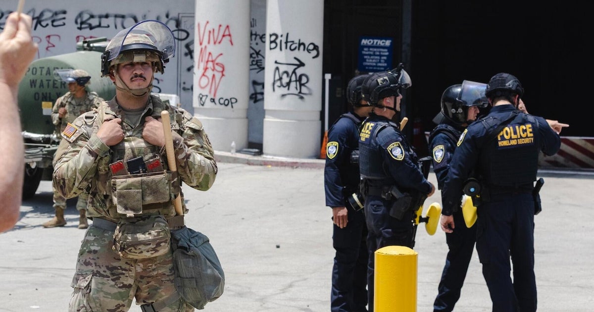 Homeland Security officers, National Guard protecting Federal Building in L.A.