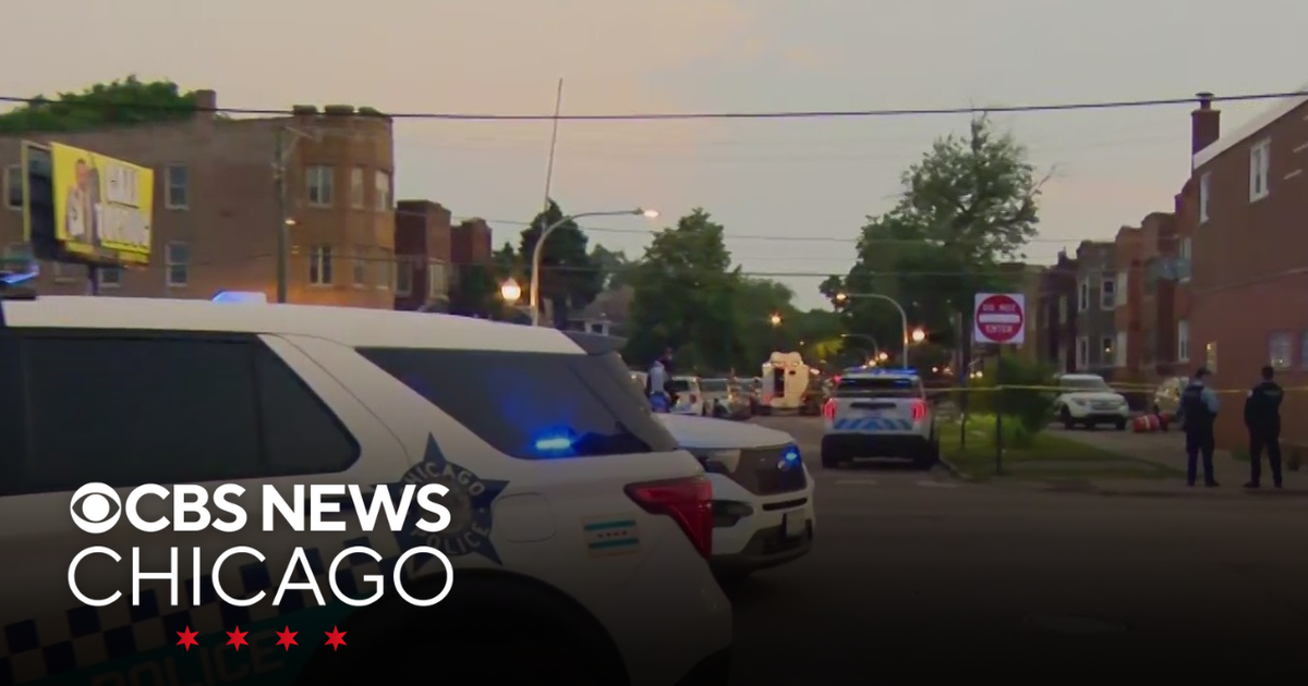 Deadly shooting prompts SWAT situation on Chicago's South Side - CBS ...