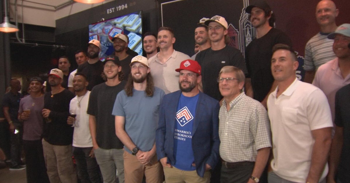 Schwarber joined by Phillies teammates at charity event at Yards Brewing 