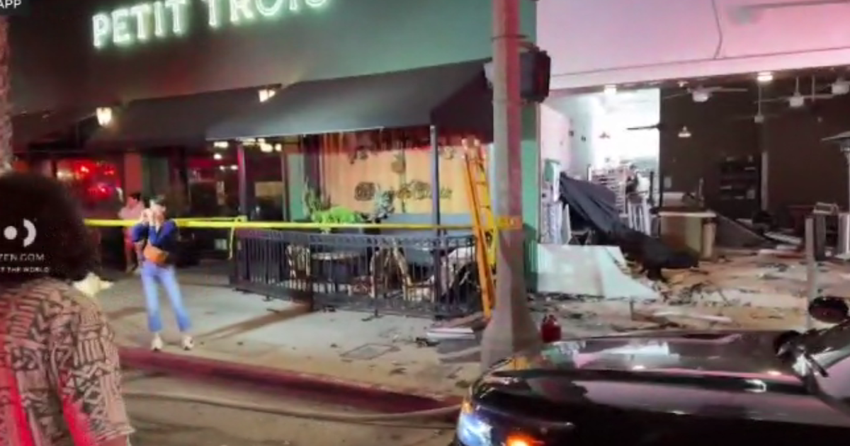 Car crashes into Sherman Oaks coffee shop, no injuries reported 