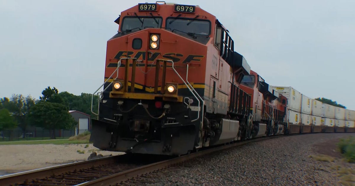 Longer freight trains increasingly costing Texans their time and safety
