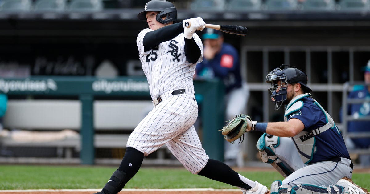 White Sox trade 1B Andrew Vaughn to Brewers for RHP Aaron Civale 