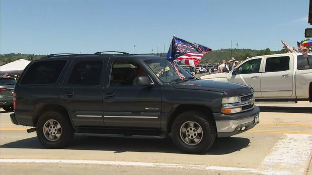 trump-flag.jpg 