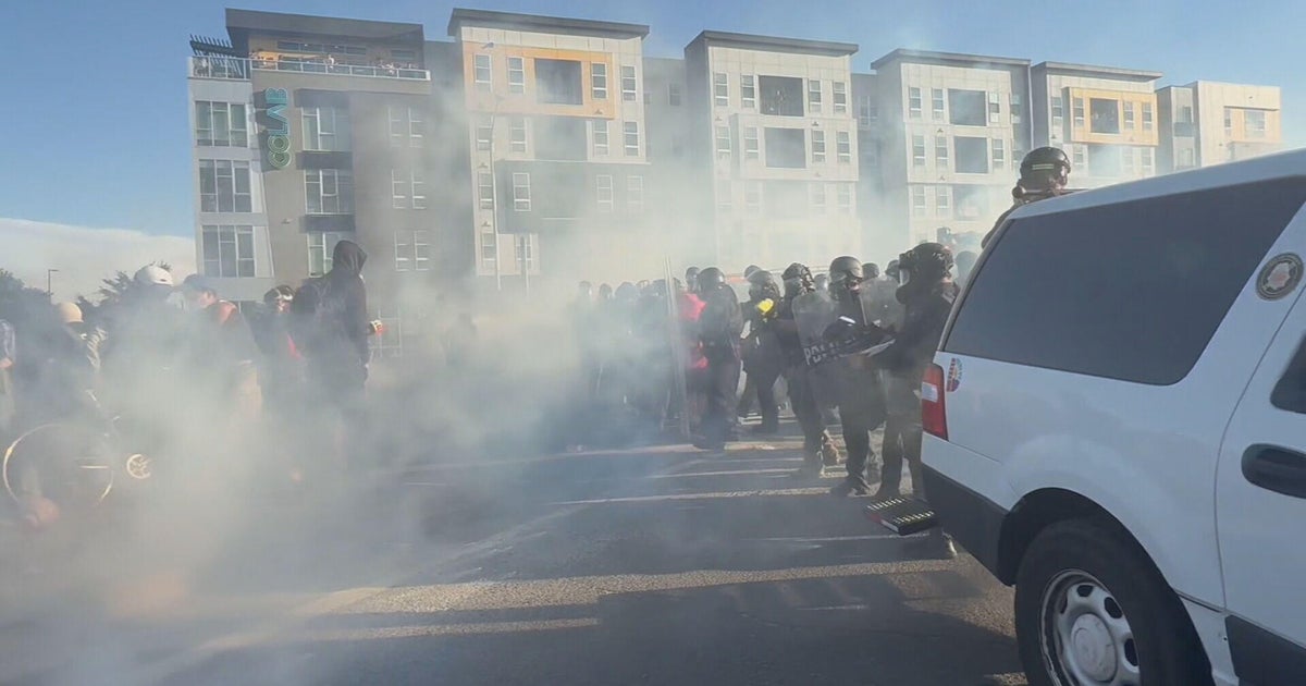 Protesters clash with Denver police, causes road closure 