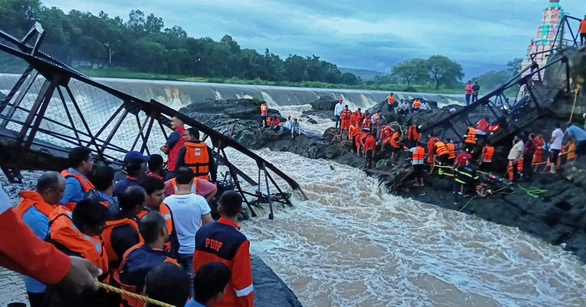 2 dead, 32 injured in bridge collapse at tourist destination in India