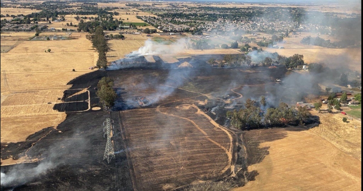 Grass fire in Sacramento County threatens structures, firefighters say 