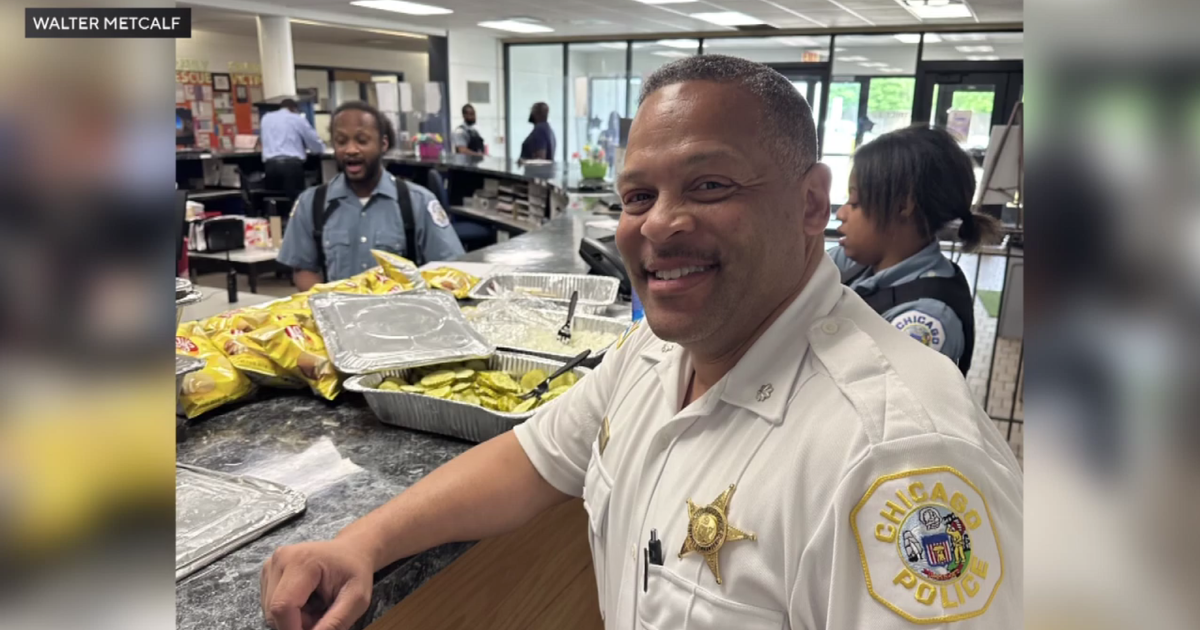 Billy Goat Tavern at Navy Pier brings food for CPD officers mourning Officer Krystal Rivera 