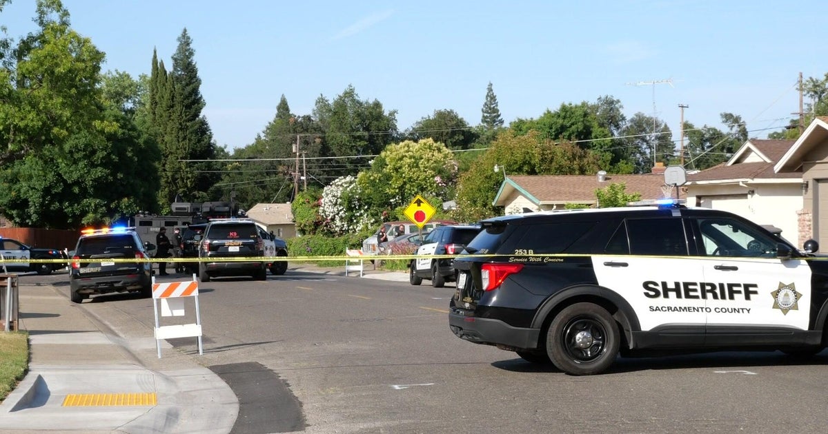 Suspect barricaded in Carmichael home on Hilltop Drive arrested 