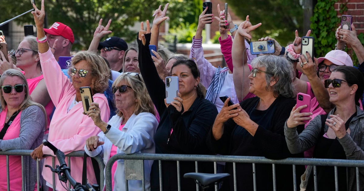 Crowd grows outside Karen Read trial as people await verdict 