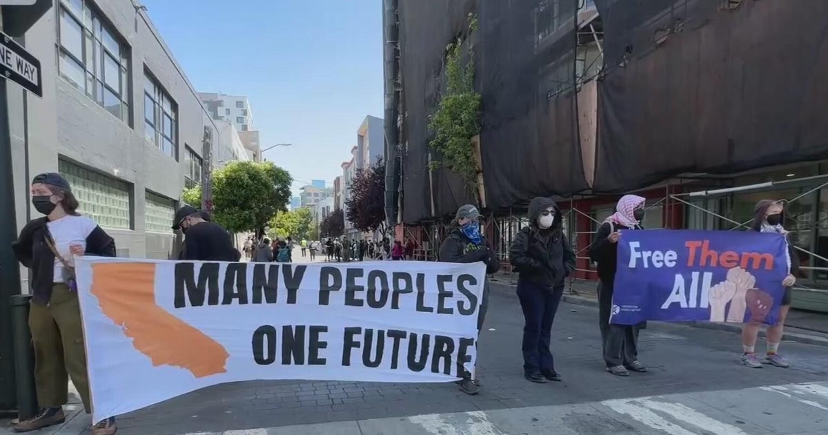 San Francisco protesters block entrance to unmarked building amid fears of ICE trap 