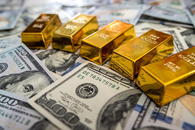 gold bar on 100 dollar bills 