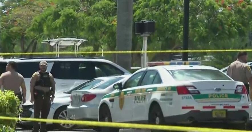 Deadly stabbing under investigation in SW Miami-Dade - CBS Miami