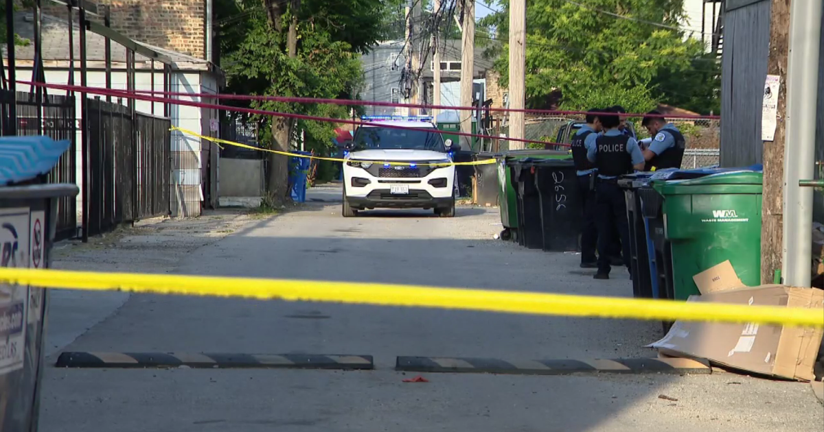 Boy, 15, wounded by gunfire in alley in Humboldt Park neighborhood 