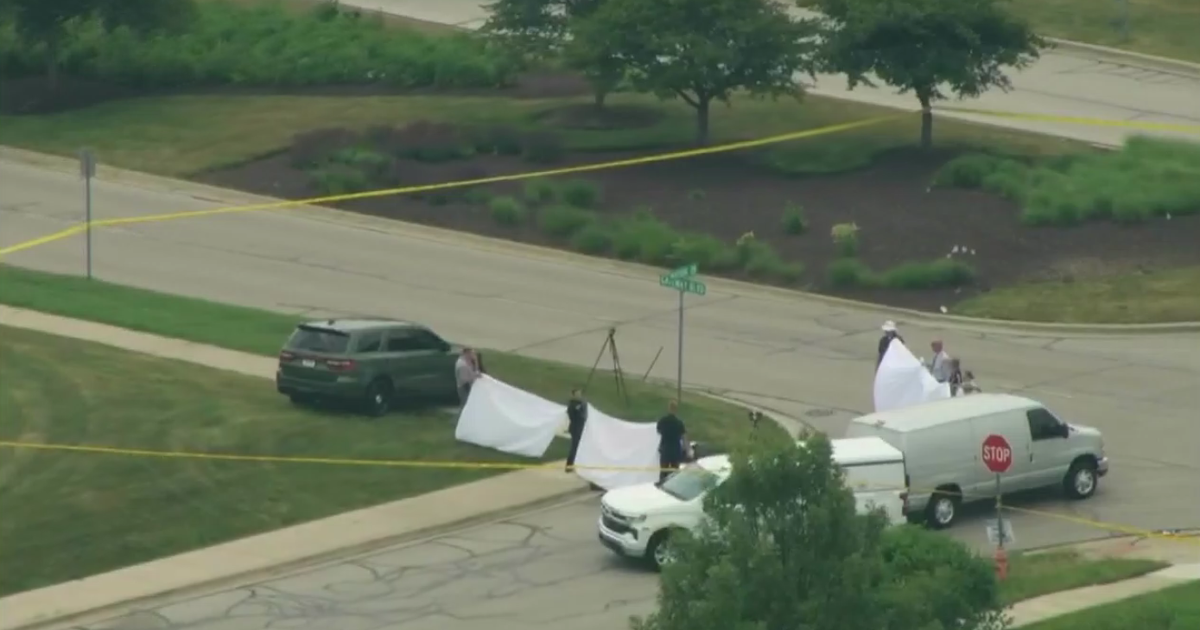 Man killed, officer injured in Chesterton, Indiana police shooting near hotel 