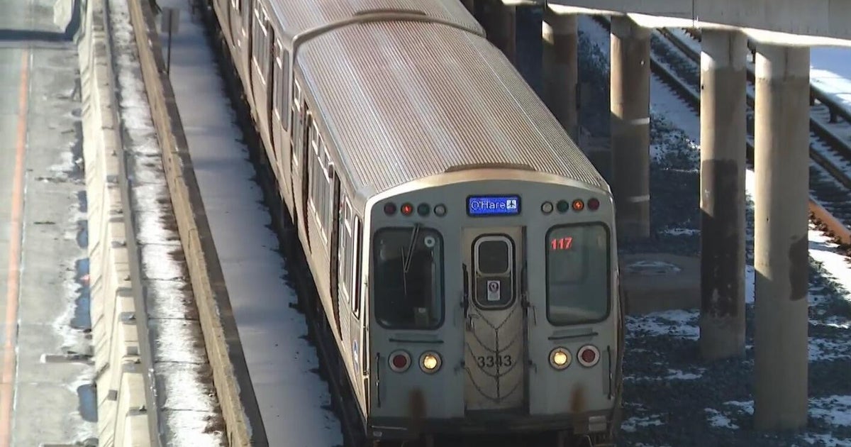 Chicago aldermen calling for CTA to enforce smoking ban 