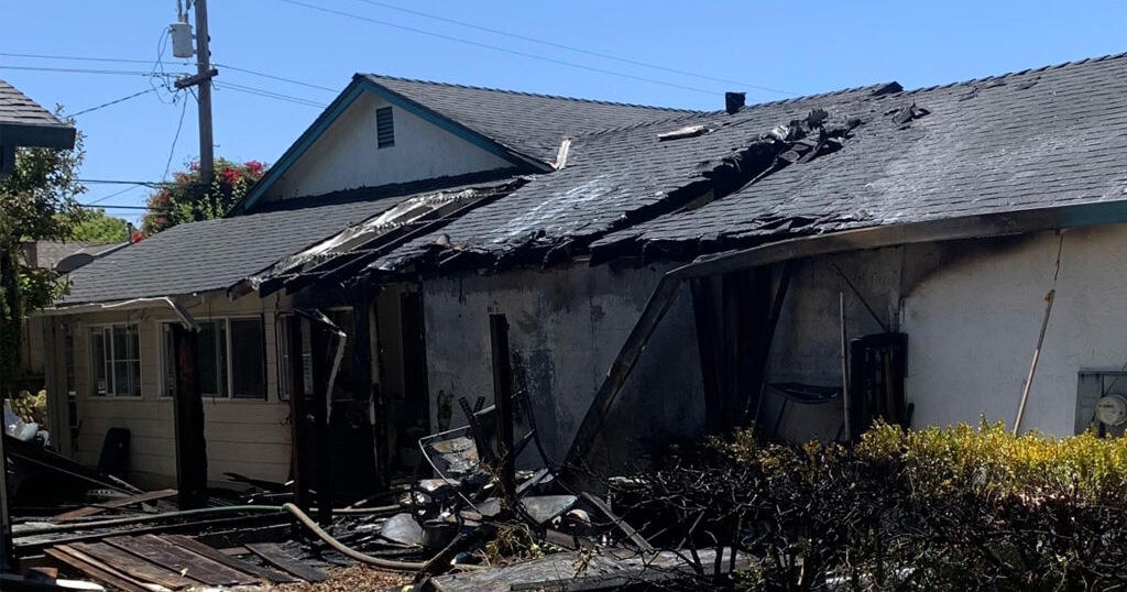 East San Jose house fire spreads to neighboring home, 3 displaced 