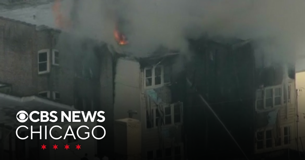 Fire blasts through 2 apartment buildings on Chicago's Northwest Side ...