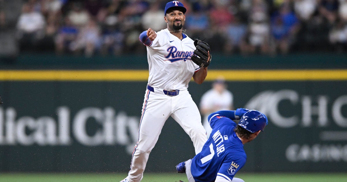 Royals sweep Rangers for first time since 2003 