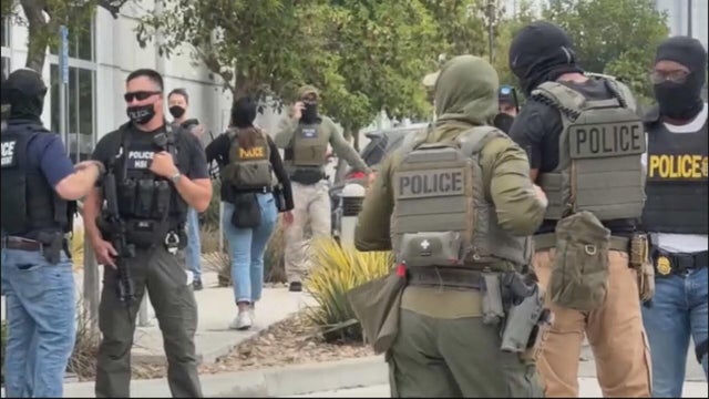 ice-cops-masked-up.jpg 