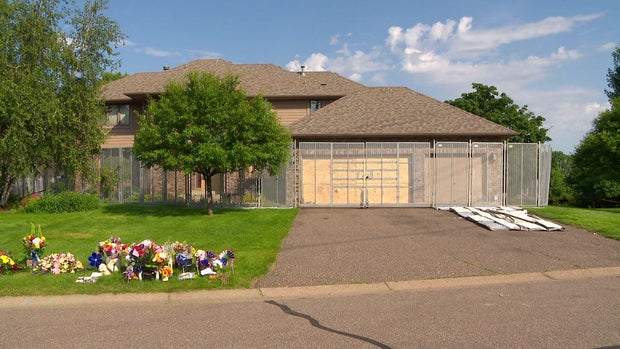 10p-vo-hortman-home-fence-wcco82qh.jpg 