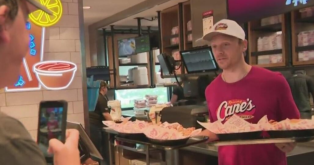Florida Panthers Reinhart, Marchand thrill fans at fast food spots