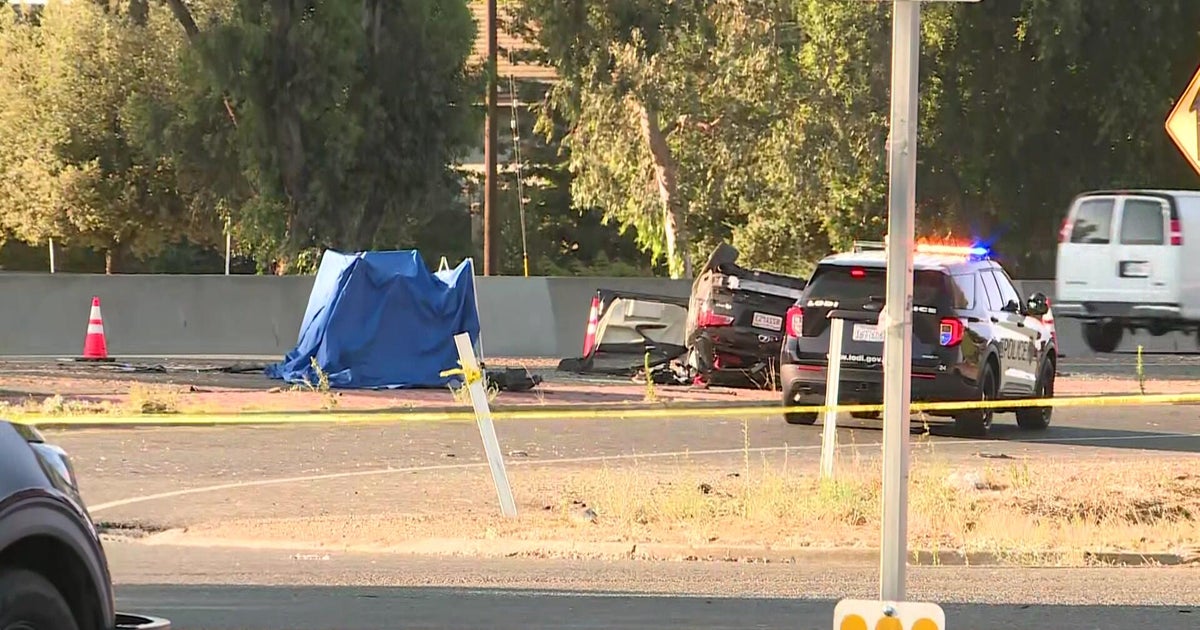 Driver in Lodi dies in crash while trying to evade police 