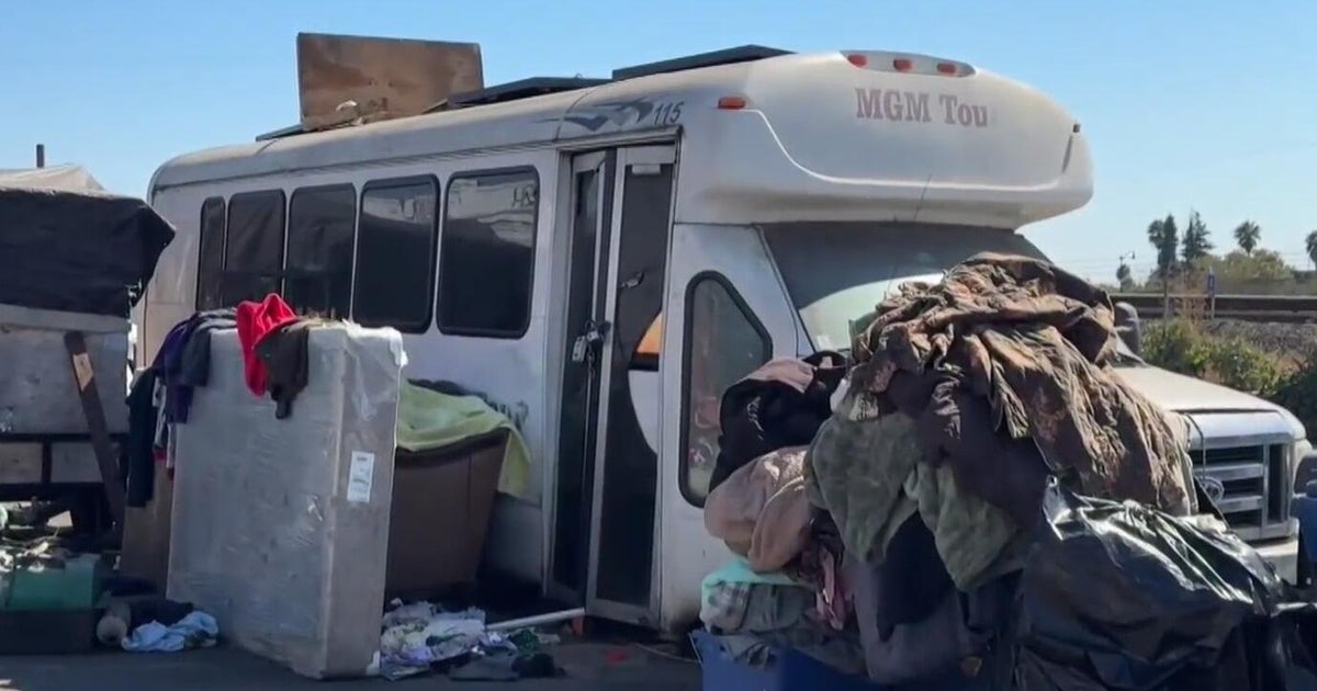 Oakland teacher speaks out against homeless sweeps, cites broken promises by city 