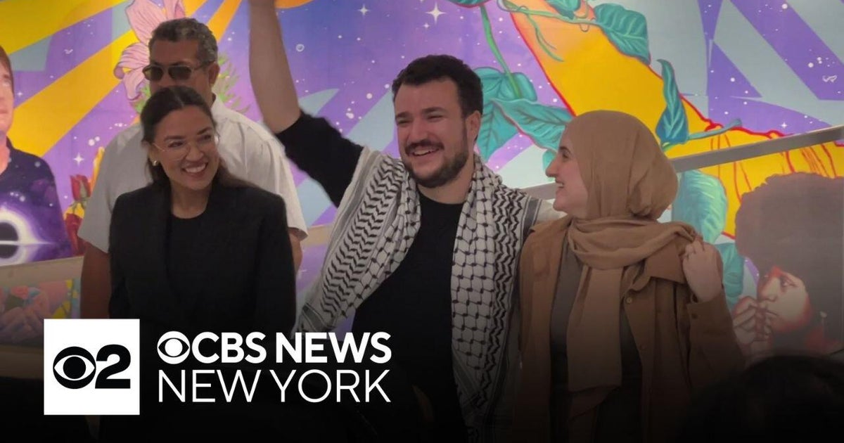 Mahmoud Khalil returns home after over 100 days in ICE detention - CBS New York