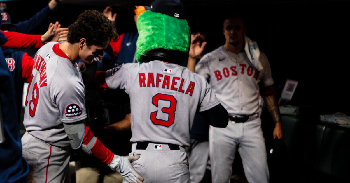 Red Sox keep Devers hitless in a 7-5 win over the Giants 